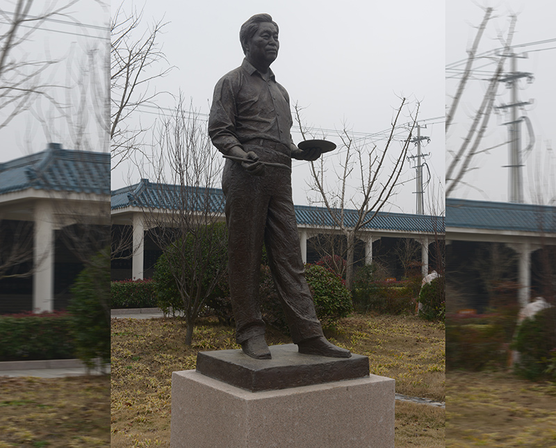 雕塑作品 喻繼高像、青銅高2.3米、安放地點(diǎn)：喻繼高紀(jì)念館